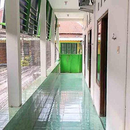 מלון Griya Fadamas Syariah Near Taman Hijau Demangan Madiun Mitra Reddoorz מראה חיצוני תמונה