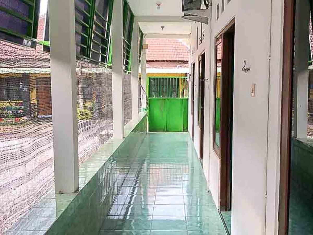 מלון Griya Fadamas Syariah Near Taman Hijau Demangan Madiun Mitra Reddoorz מראה חיצוני תמונה